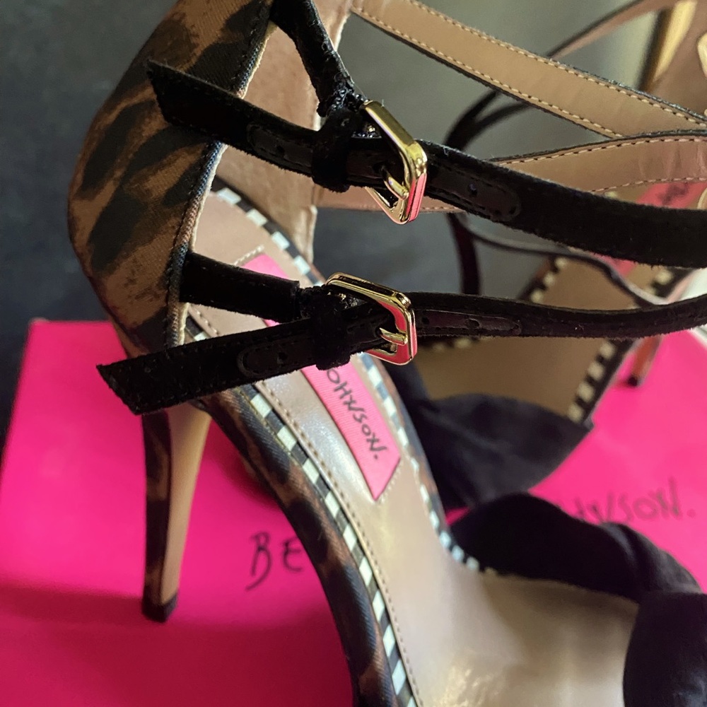 Betsey Johnson Emerie Leopard Multi Print Heels Sz7